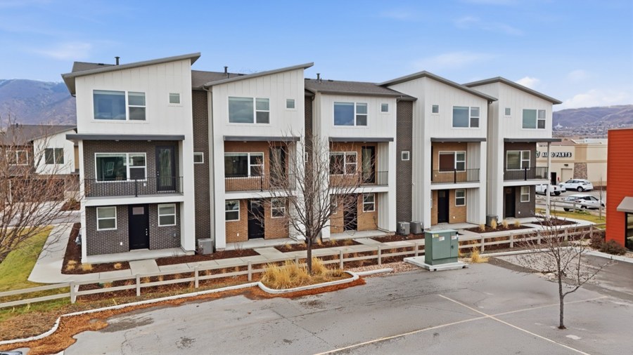 A leased 3 bed, 2.5 bath townhome in Draper, Utah