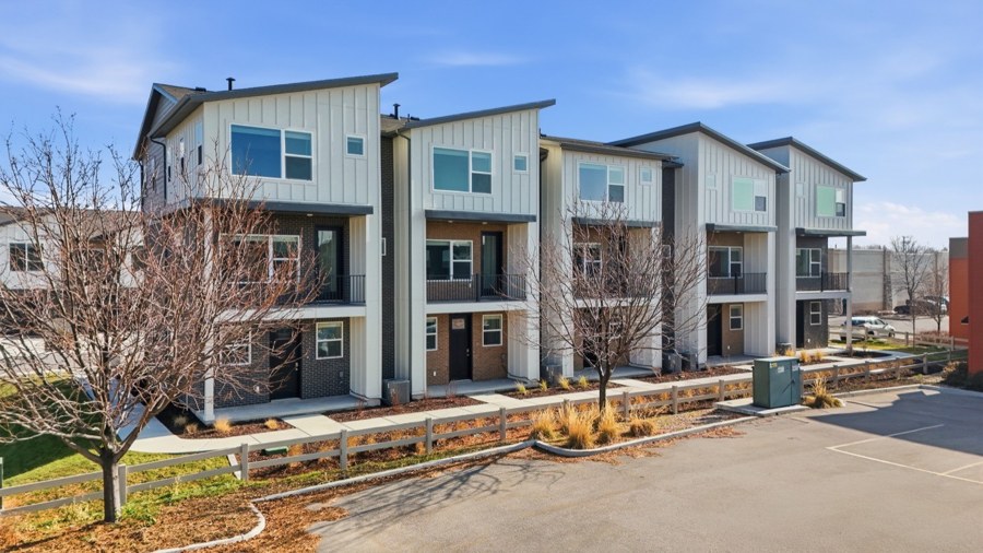 A leased 3 bed, 2.5 bath townhome in Draper, Utah
