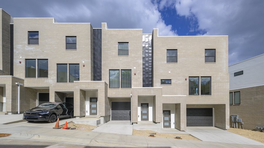 A leased 3 bed, 3.5 bath townhome in Draper, Utah