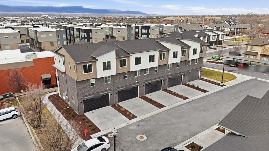 A leased 3 bed, 2.5 bath townhome in Draper, Utah