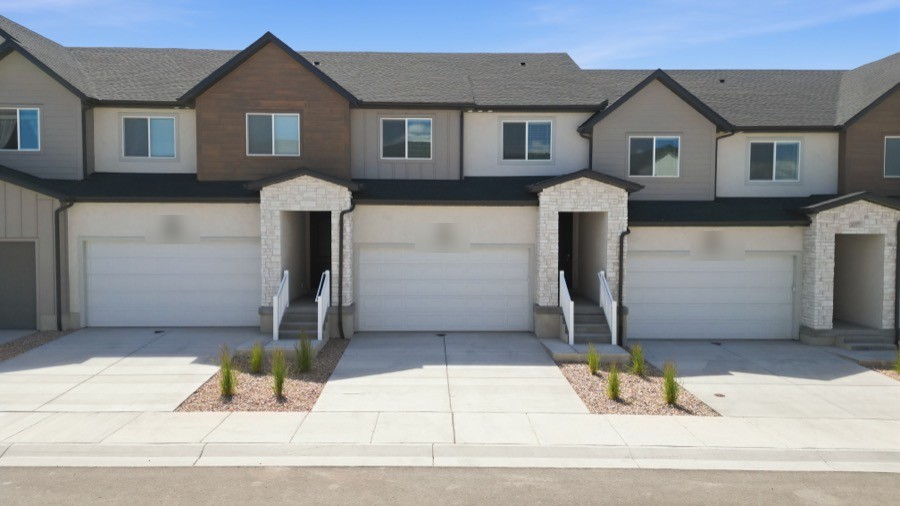 A leased 4 bed, 2.5 bath townhome in Herriman, Utah
