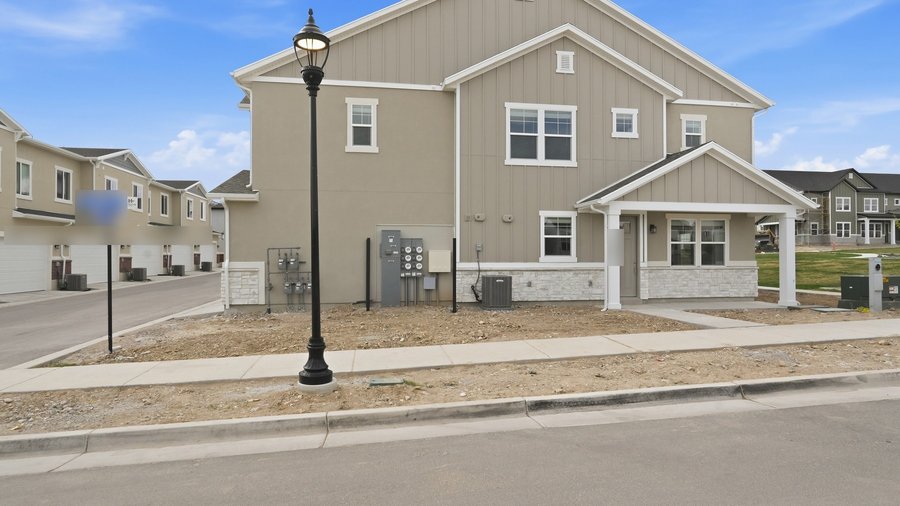 A leased 4 bed, 2.5 bath townhome in Herriman, Utah