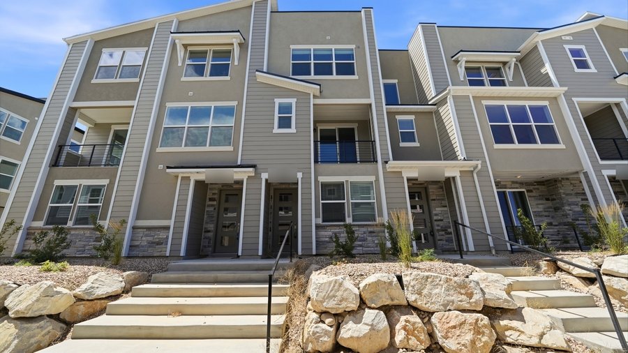 A leased 3 bed, 3.5 bath townhome in Herriman, Utah