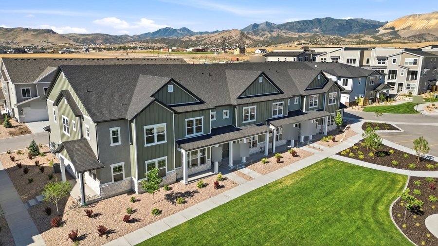 A leased 4 bed, 2.5 bath townhome in Herriman, Utah