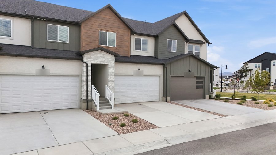 A leased 4 bed, 2.5 bath townhome in Herriman, Utah