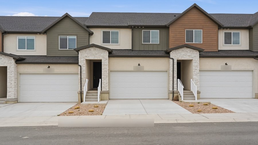A leased 4 bed, 2.5 bath townhome in Herriman, Utah