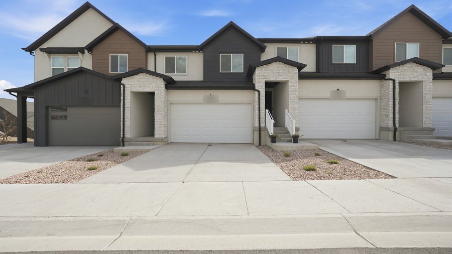 A leased 3 bed, 2.5 bath townhome in Herriman, Utah