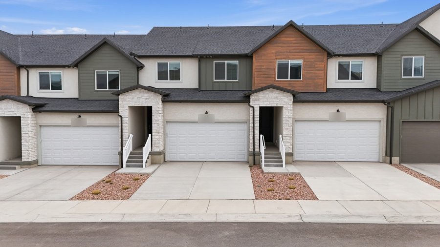 A leased 3 bed, 2.5 bath townhome in Herriman, Utah