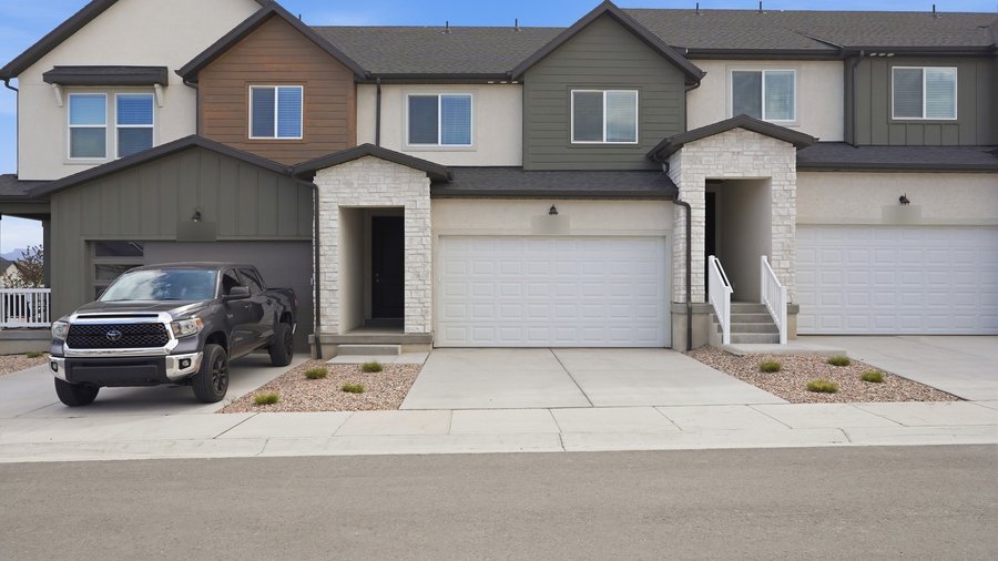 A leased 3 bed, 2.5 bath townhome in Herriman, Utah