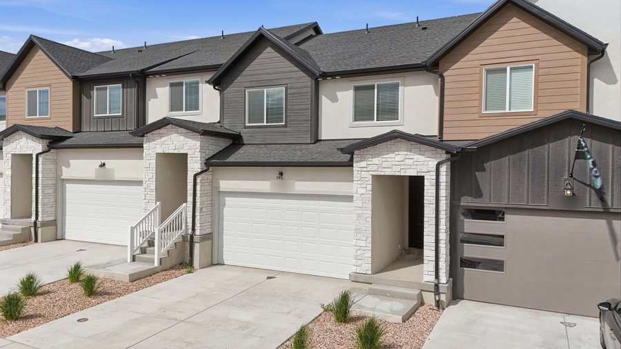 A leased 3 bed, 2.5 bath townhome in Herriman, Utah