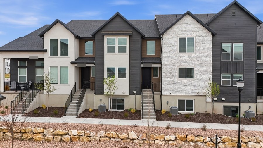 A leased 3 bed, 2.5 bath townhome in Herriman, Utah