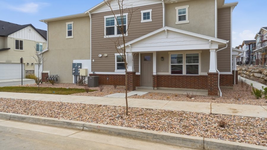 A leased 4 bed, 2.5 bath townhome in Herriman, Utah