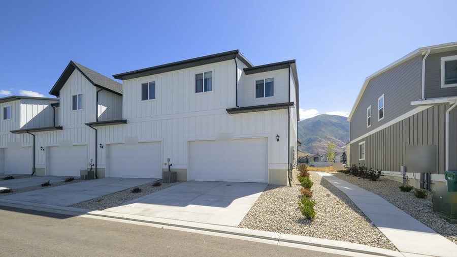 A leased 4 bed, 2.5 bath townhome in Highland, Utah