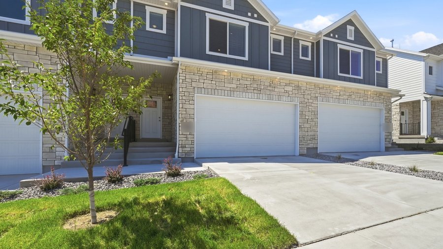 A leased 4 bed, 3.5 bath townhome in Lehi, Utah