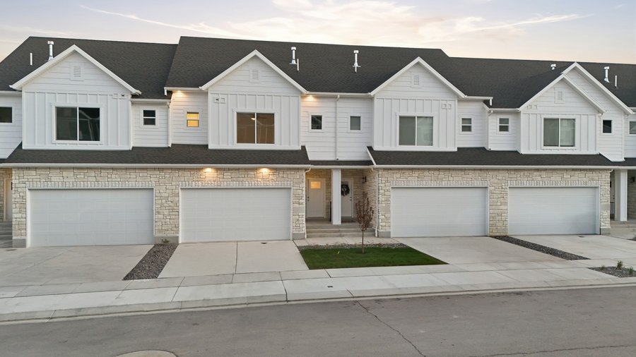 A leased 3 bed, 3.5 bath townhome in Lehi, Utah