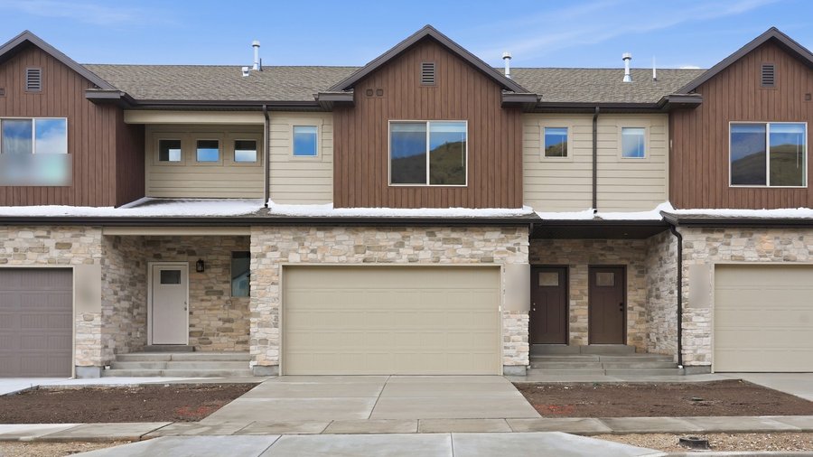 A leased 3 bed, 2.5 bath townhome in Lehi, Utah