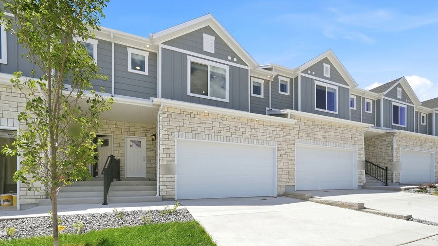 A leased 3 bed, 2.5 bath townhome in Lehi, Utah