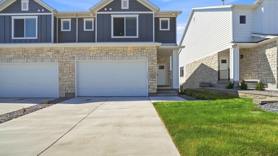 A leased 4 bed, 3.5 bath townhome in Lehi, Utah