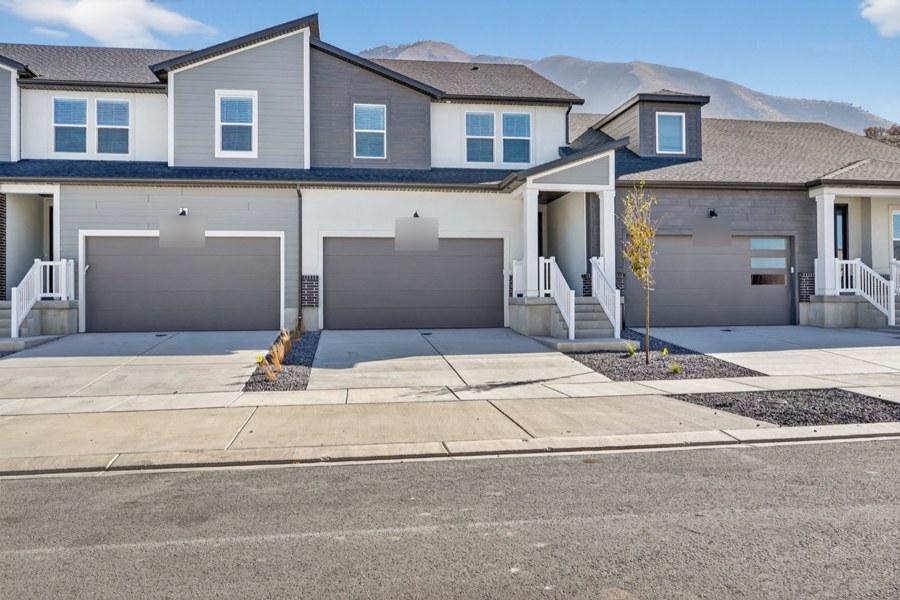 A leased 3 bed, 2.5 bath townhome in Mapleton, Utah