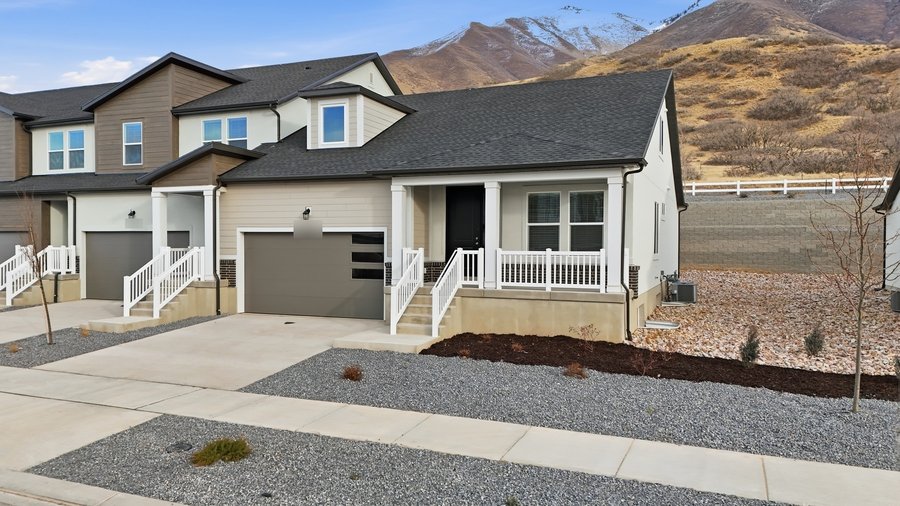 A leased 5 bed, 3 bath townhome in Mapleton, Utah