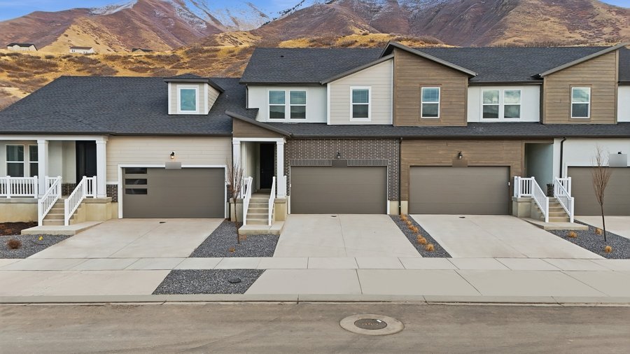 A leased 3 bed, 2.5 bath townhome in Mapleton, Utah