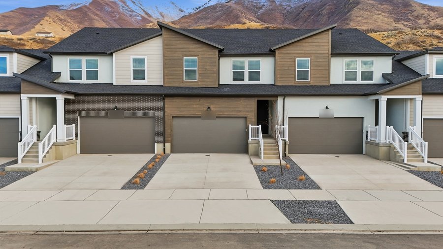 A leased 3 bed, 2.5 bath townhome in Mapleton, Utah