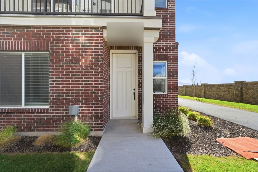 A leased 4 bed, 3.5 bath townhome in Riverton, Utah