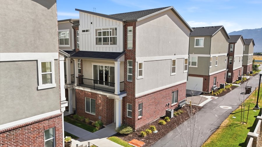 A leased 4 bed, 3.5 bath townhome in Riverton, Utah