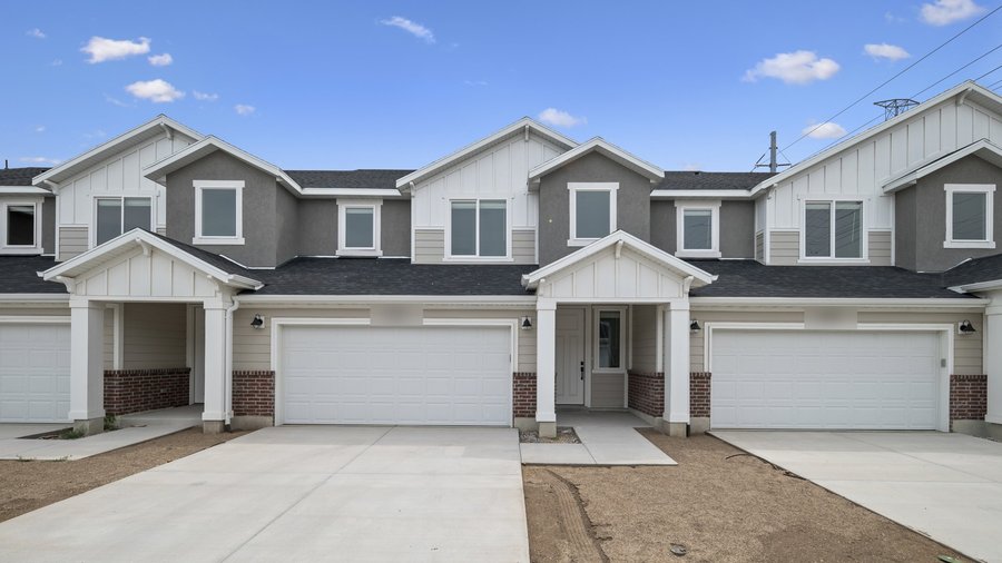 A leased 3 bed, 2.5 bath townhome in Riverton, Utah