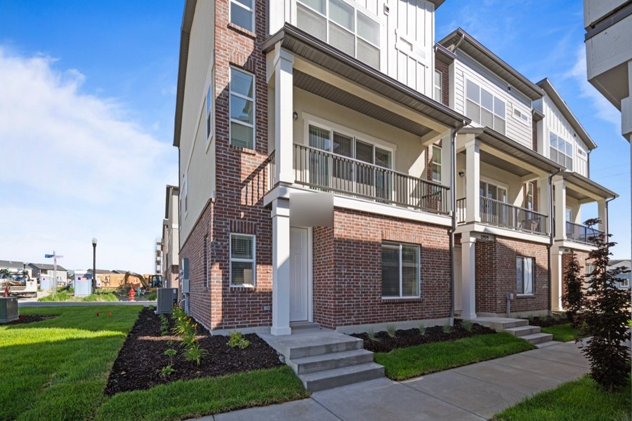 A leased 4 bed, 3.5 bath townhome in Riverton, Utah