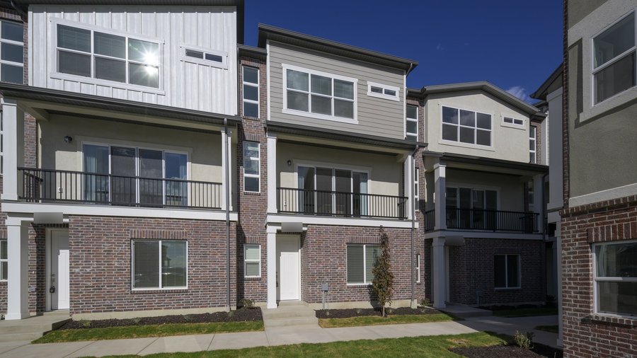 A leased 4 bed, 3.5 bath townhome in Riverton, Utah