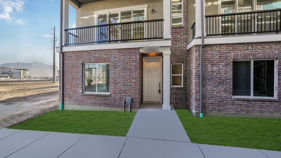 A leased 4 bed, 3.5 bath townhome in Riverton, Utah