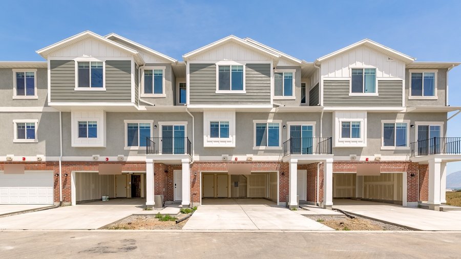 A leased 3 bed, 2.5 bath townhome in Riverton, Utah
