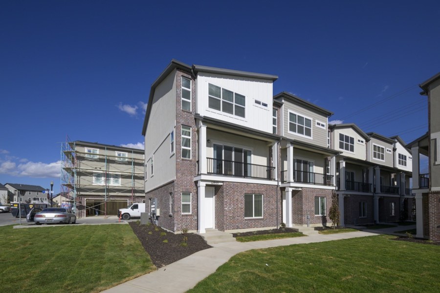 A leased 4 bed, 3.5 bath townhome in Riverton, Utah