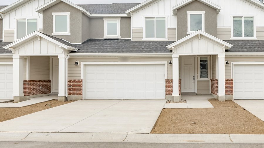 A leased 3 bed, 2.5 bath townhome in Riverton, Utah