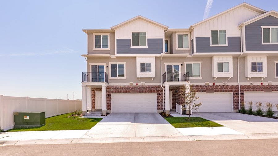 A leased 3 bed, 2.5 bath townhome in Riverton, Utah