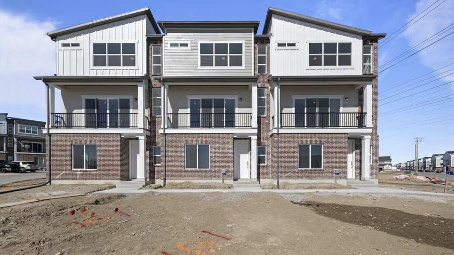 A leased 4 bed, 3.5 bath townhome in Riverton, Utah